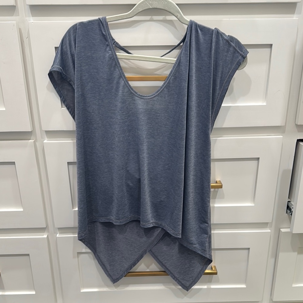 Lululemon Athletica Gray Asymmetrical Short Sleeve T-Shirt